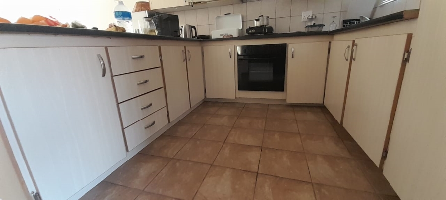 To Let 2 Bedroom Property for Rent in Flamwood North West